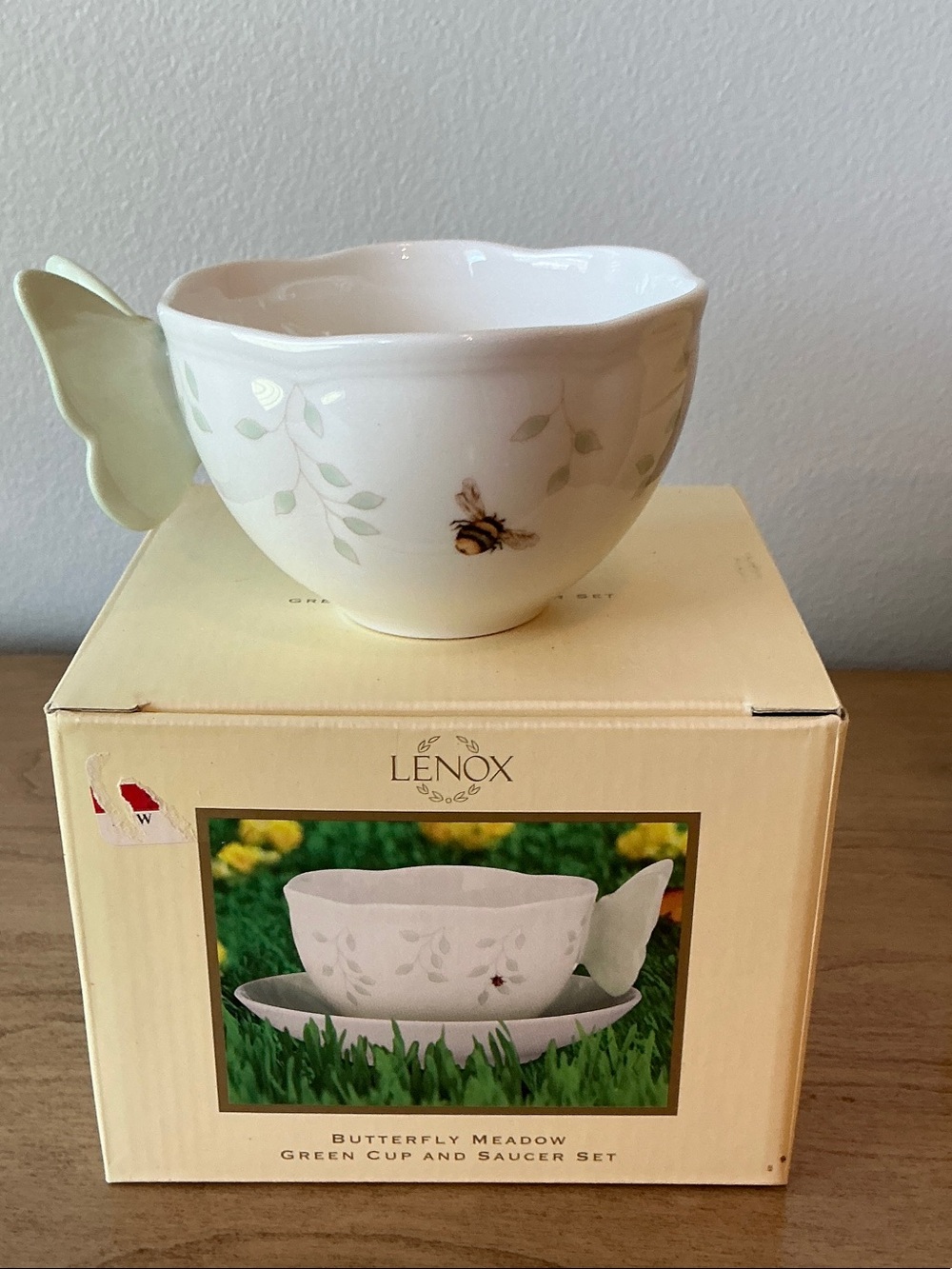 NIB Lenox Butterfly Meadow Green and White Ceramic Tea Cup with Butterfly Handle